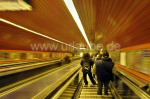 Abfahrt per Rolltreppe zur U-Bahn