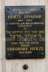 Gedenktafel am ehemaligen Geburtshaus Theodor Herzls