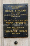 Gedenktafel am ehemaligen Geburtshaus Theodor Herzls