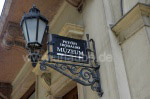 Eingang zum Pet&ouml;fi Irodalmi Muzeum