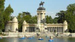 Der See des Retiro mit dem großzügigen Reiterdenkmal im Hintergrund