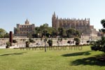 Blick auf den Almudaina-Palast und die Kathedrale vom Parc de la Mar