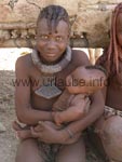 Himbamädchen mit Baby