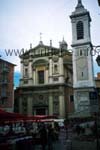 Eglise et marché dans la vieille ville de Nice