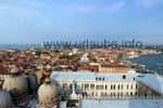 Vue sur la vieille ville de Venise à partir de la tour Campanile
