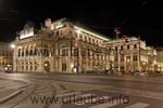 Die Wiener Staatsoper bei Nacht