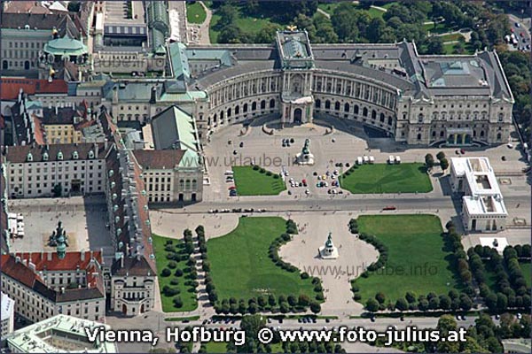 Die ursprünglich kleine Hofburg umfasst heute 18 Trakte und 19 Höfe.