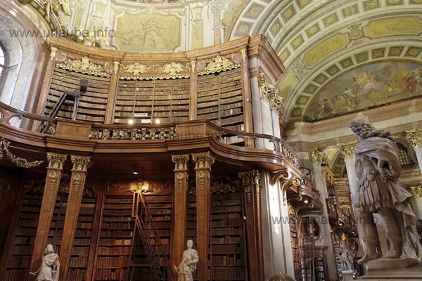 Der Prunksaal ist einer der schönsten barocken Bibliothekssäle der Welt.