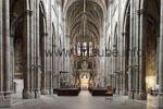 Die hochaufragenden m&auml;chtigen S&auml;ulen im Innern der Votivkirche wirken ehrfurchtgebietend.