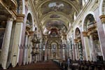 Der innere Raum der Jesuitenkirche wird von Farben und illusionistischer Deckenmalerei bestimmt