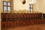 In der Sakristei kann man noch altes Mobiliar besichtigen, das aus der Zeit vor der Barockisierung der Jesuitenkirche stammt