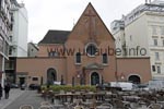 Die Fassade der Kapuzinerkirche d&uuml;rfte zu den schlichtesten ihrer Art der Wiener Kirchen z&auml;hlen