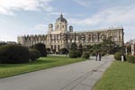 Das Naturhistorische Museum &auml;hnelt dem ihm gegen&uuml;berstehenden Kunsthistorischen Museum wie ein Ei dem anderen.