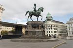 Da wir im Innern der Albertina nicht fotografieren durften, zeigen wir hier das Standbild, das sich unmittelbar vor dem Eingang befindet.