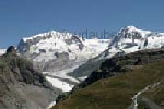 Der Monte Rosa (4634 m) und der Liskamm (4527 m) mit dem Gornergletscher dazwischen