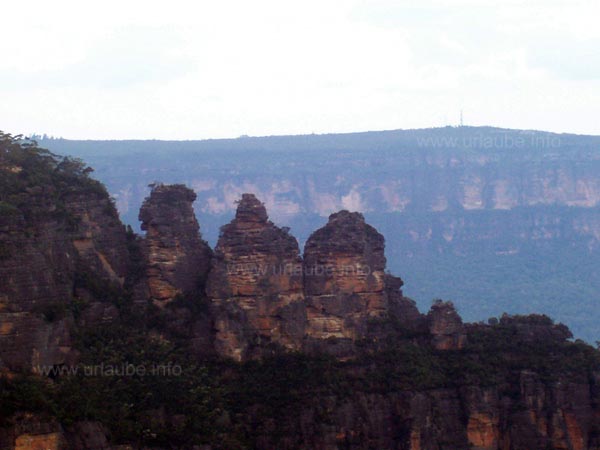 Blick auf die ber&uuml;hmten Three Sisters