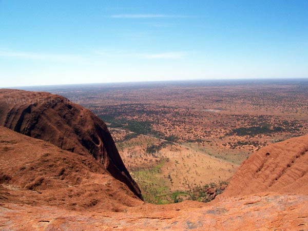  Blick vom Ayers Rock ins Tal