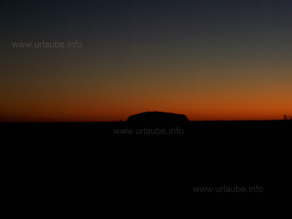 Ayers Rock bei Sonnenaufgang