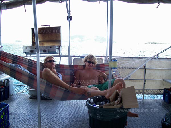 Unsere Crew beim Relaxen an Board