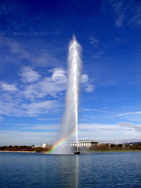 Die Wasserfont&auml;ne im Lake Burley Griffin erinnert ein wenig an den Genfer See.
