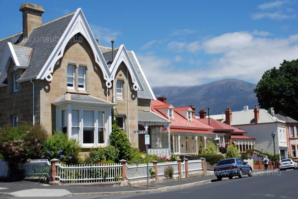 Romantische Cottages pr&auml;gen das Bild in Battery Point