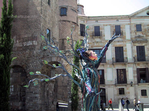 Einer der vielen Straßenkünstler in Barcelona