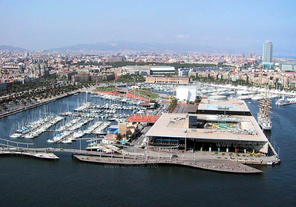 Blick auf den Port Vell von der Gondel aus