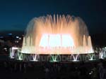 Jeux aquatiques devant le Palau Nacional