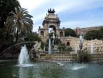 Une somptueuse cascade de chute d'eau