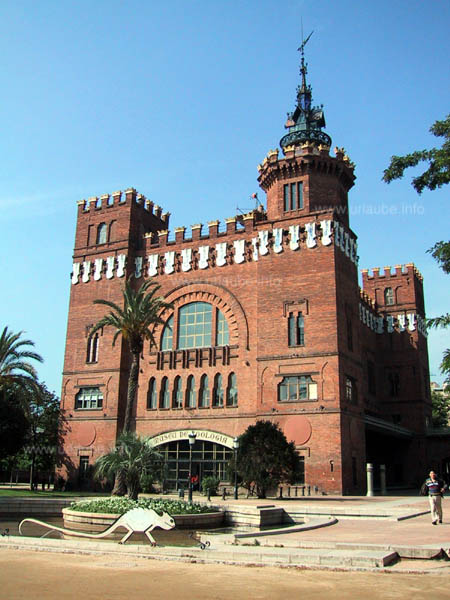 Zoologisches Museum am Nordeingang des Parkes