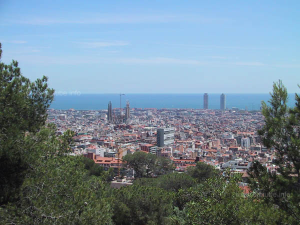 Traumpanorama der Stadt vom Parc Güell aus