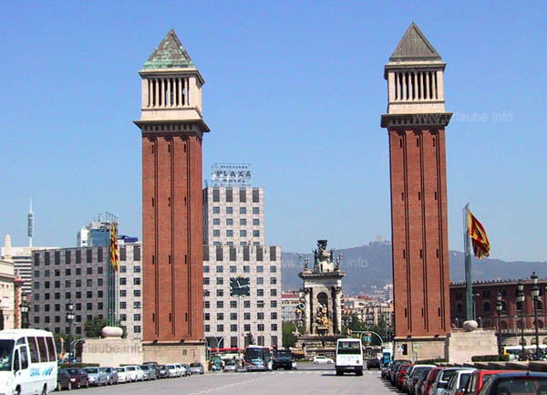 Die beiden Türme am Plaça d\'Espanya