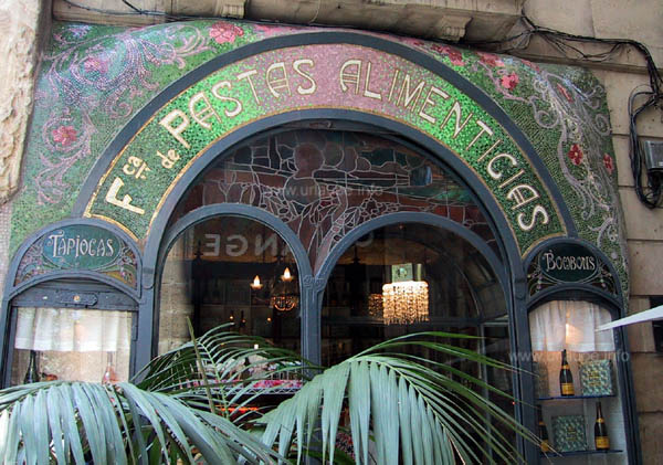 Die historische Jugendstil-Konditorei Pastelería Escribà
