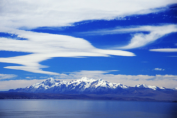 Bizarre Wolkenstimmung &uuml;ber Illampu und Ancohuma