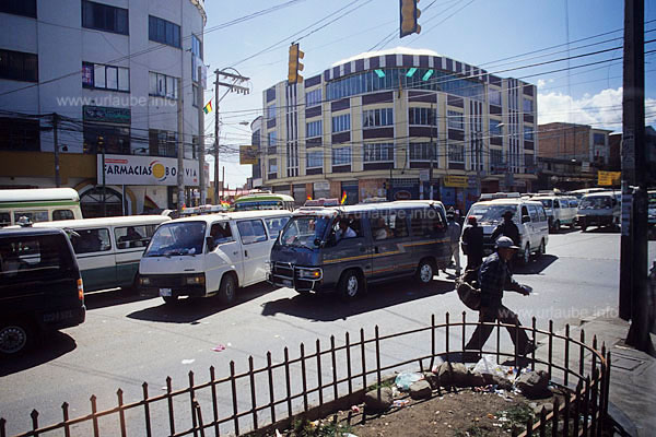 Taxi-Busse so weit das Auge reicht