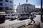 Taxi-Busse so weit das Auge reicht