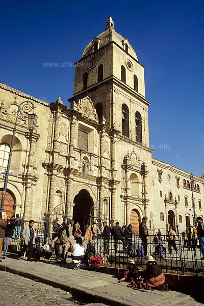 Die Basilika San Francisco beherrscht die gleichnamige Plaza