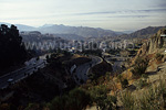 Blick über die unteren Stadtteile von La Paz, links oben ist das Schwimmstadion zu erkennen