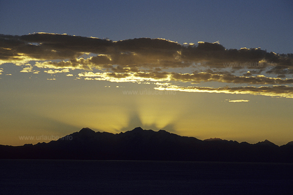Sonnenaufgang &uuml;ber dem Nevado Ancohuma
