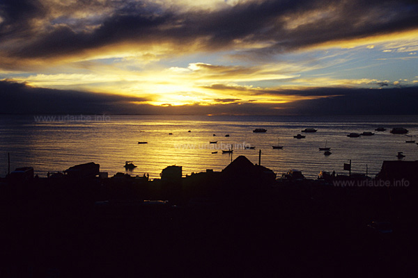 Sonnenuntergang &uuml;ber dem Hafen von Copacabana
