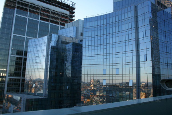 Das Intercontinental Hotel, sch&ouml;n geschwungen steht es im Wind