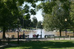 Der Frog Pond im Boston Common. Baden und Schlittschuhlaufen im Zentrum der Stadt