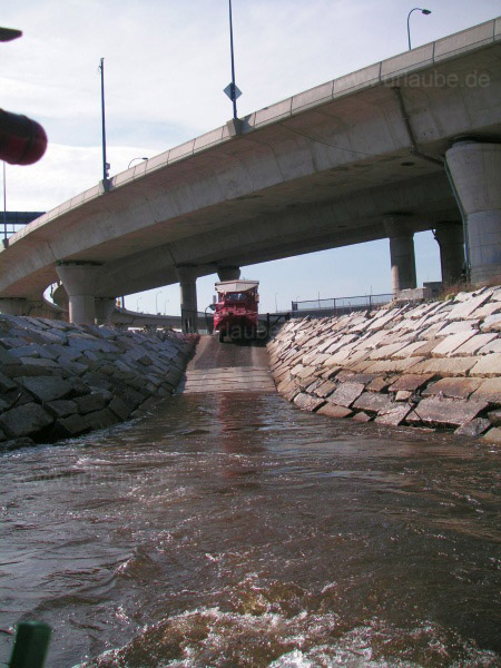Ducktour f&auml;hrt auch zu Wasser
