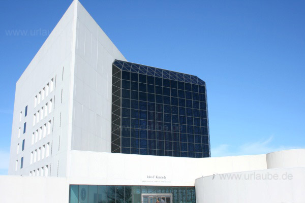 Der Moderne Bau des JFK Museums