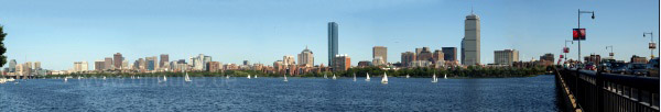 Panorama von Boston von der Cambridge Seite des Charles Rivers