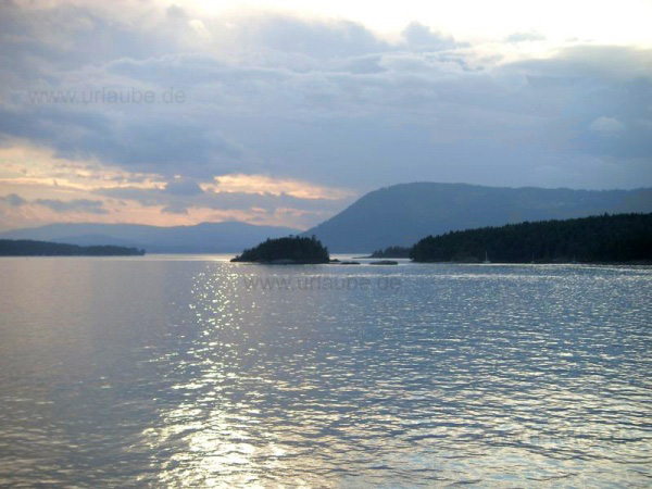 Inner Passage: Blick von der F&auml;hre auf die inselreichen Gew&auml;sser vor Vancouver Island.