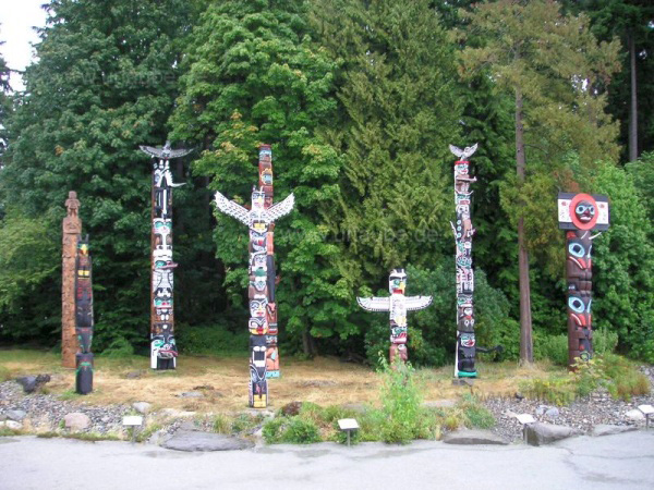 Indianische Kunst, ausgestellt im Stanley Park in Vancouver