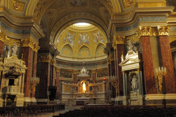 Innenraum der St. Stephans Basilika