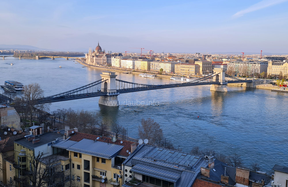 Die Kettenbrücke