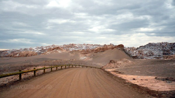 Eine Stra&szlig;e mit au&szlig;ergew&ouml;hnlicher Umgebung: Der Weg zum Valle de la Luna